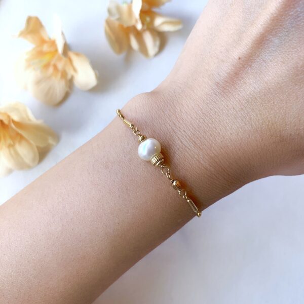 pearl bracelet