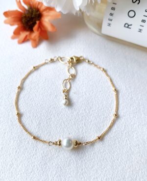 pearl bracelet