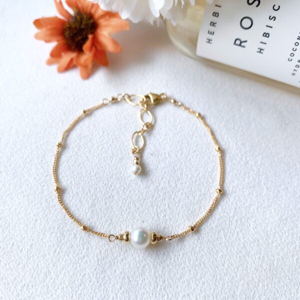 pearl bracelet