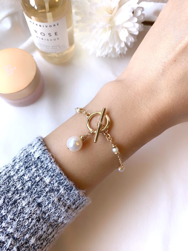 pearl bracelet