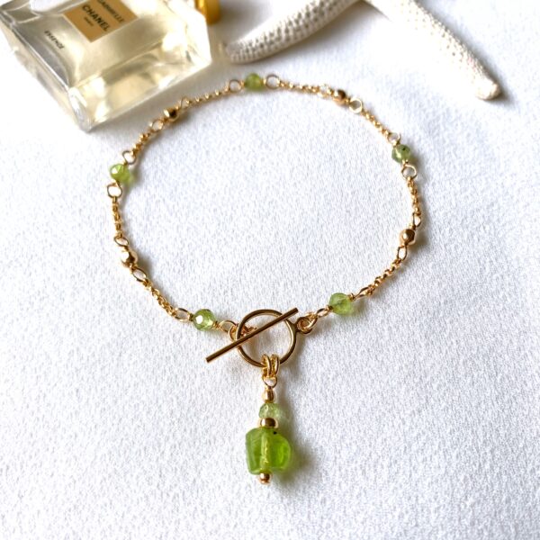 Aiai peridot toggle bracelet - Image 3