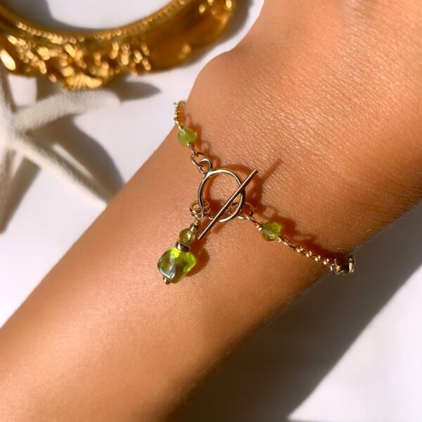 Aiai peridot toggle bracelet - Image 5