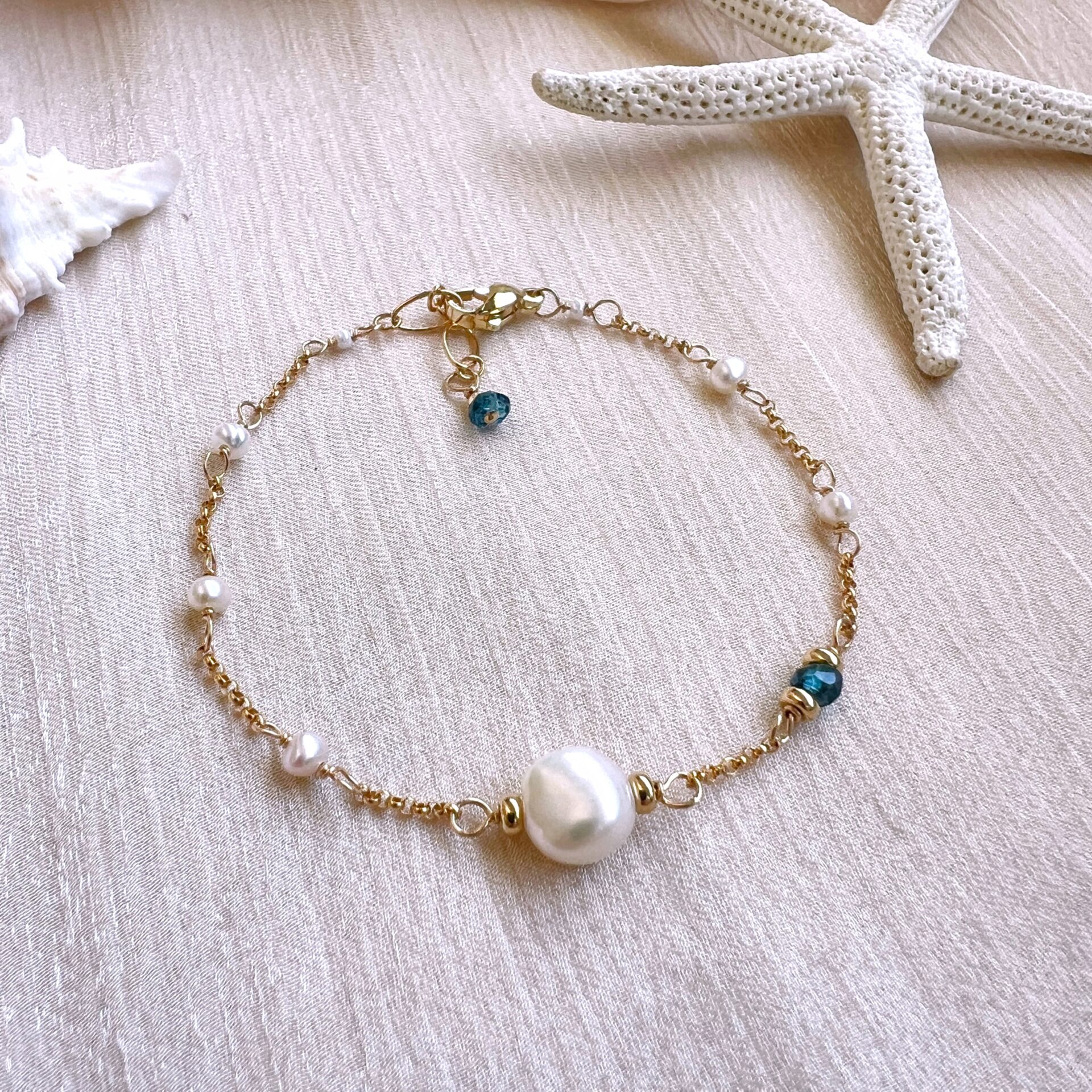 London blue topaz and baroque pearl bracelet - Image 2