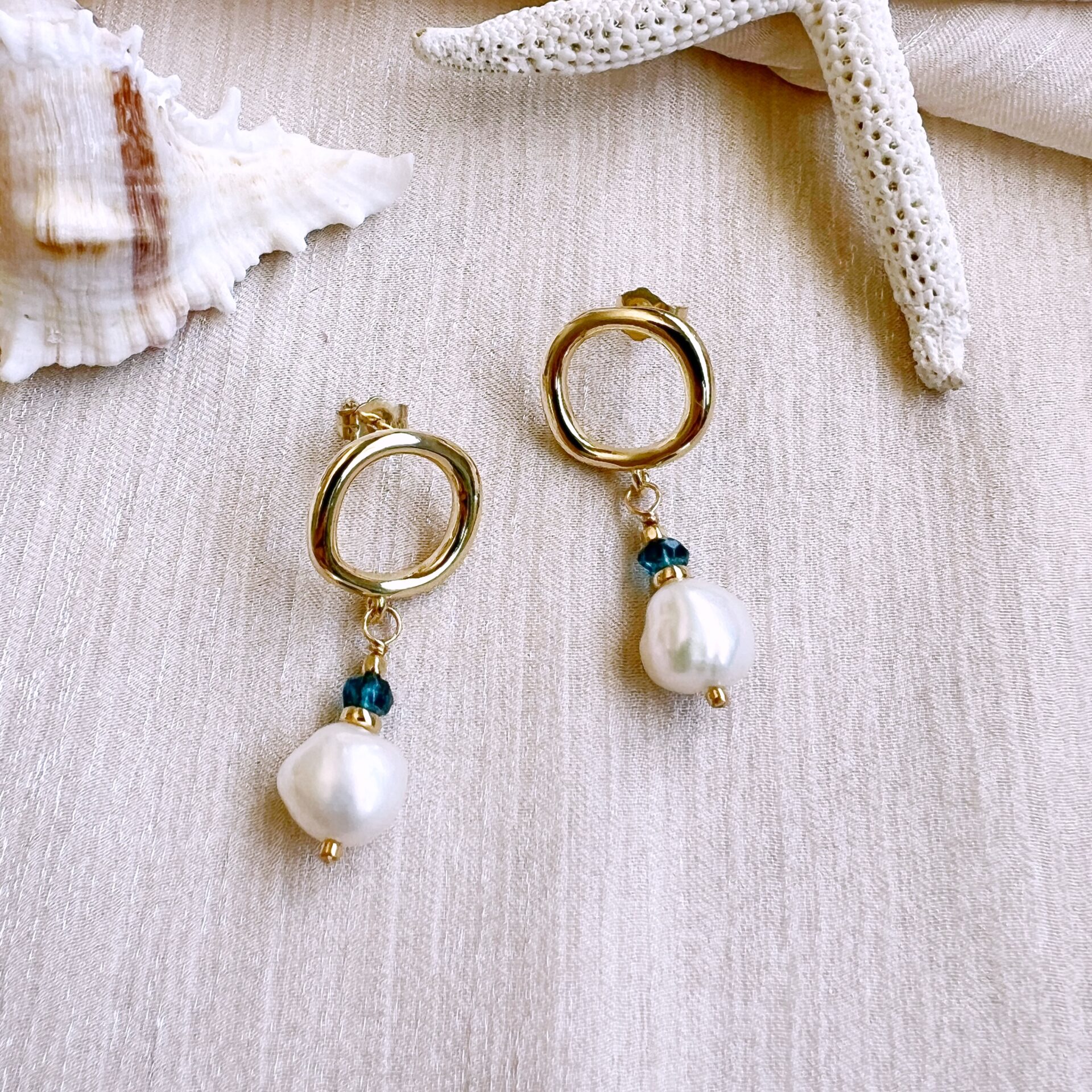 London blue topaz and baroque pearl earrings - Image 3