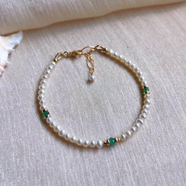 Emerald and white pearl Trifecta beaded bracelet - Image 4