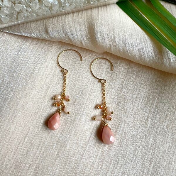 Tear drop peach aventurine fruits dangle earrings - Image 3