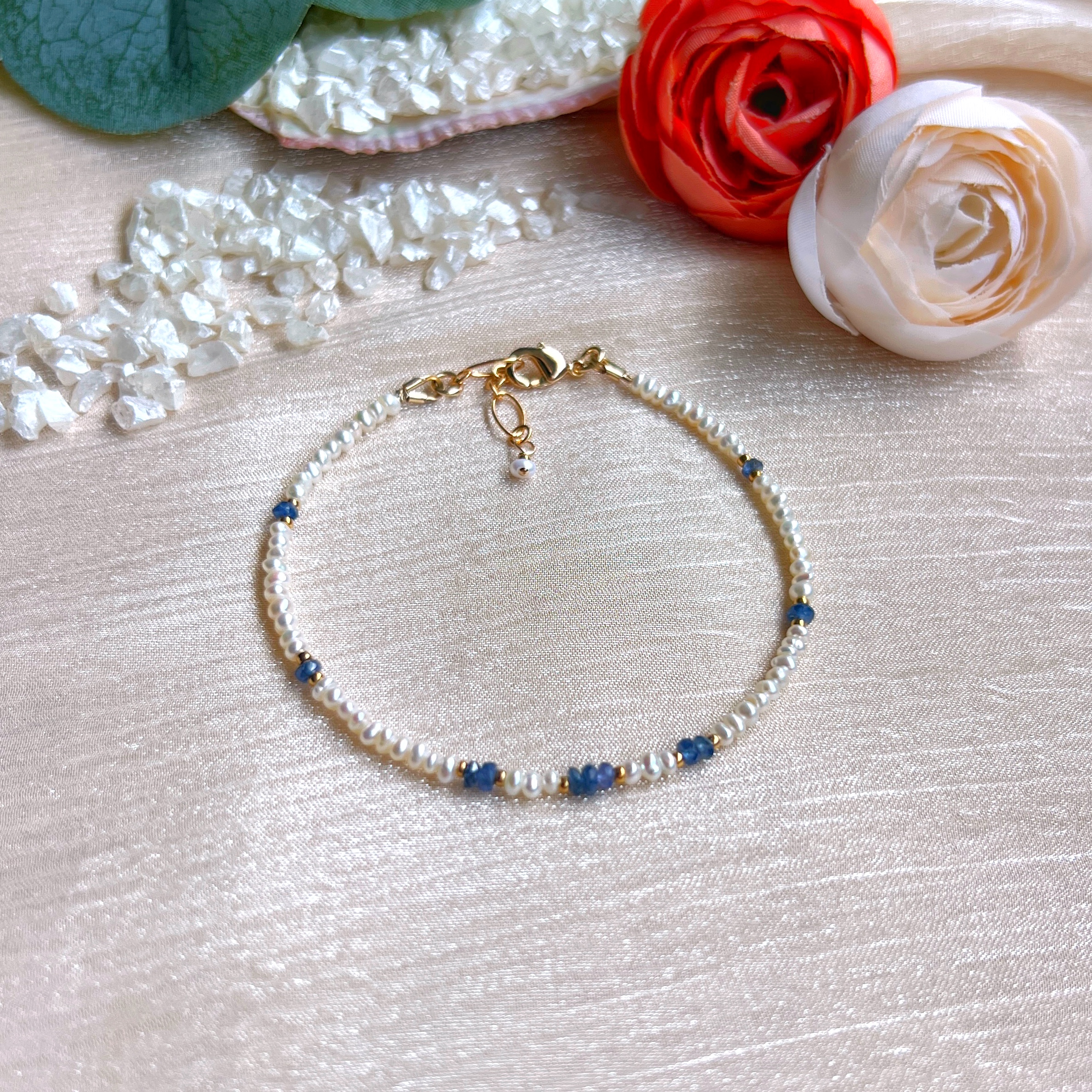Raw sapphire and tiny white pearl beaded bracelet - Image 3