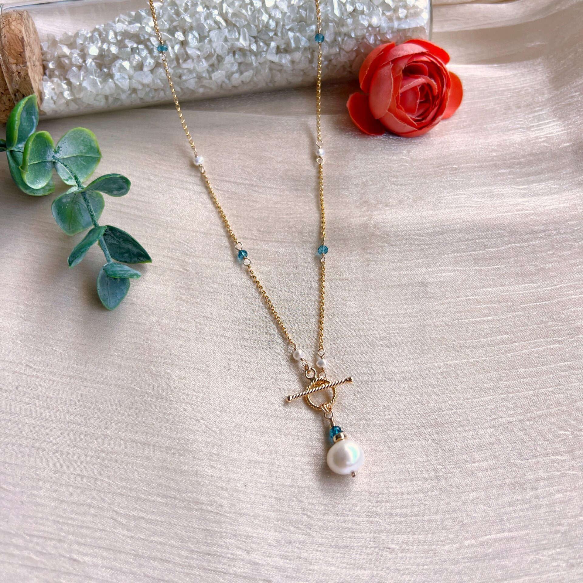 London blue topaz and baroque pearl toggle necklace - Image 3